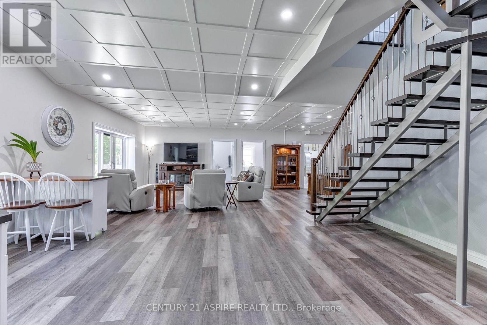 402 La Passe Road, Whitewater Region, Ontario  K0J 1C0 - Photo 40 - X12221226