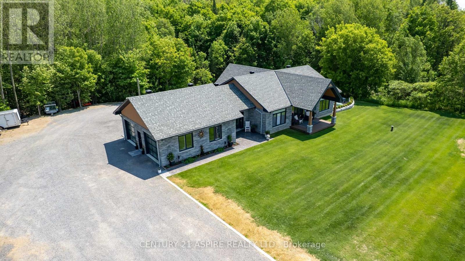 402 La Passe Road, Whitewater Region, Ontario  K0J 1C0 - Photo 5 - X12221226