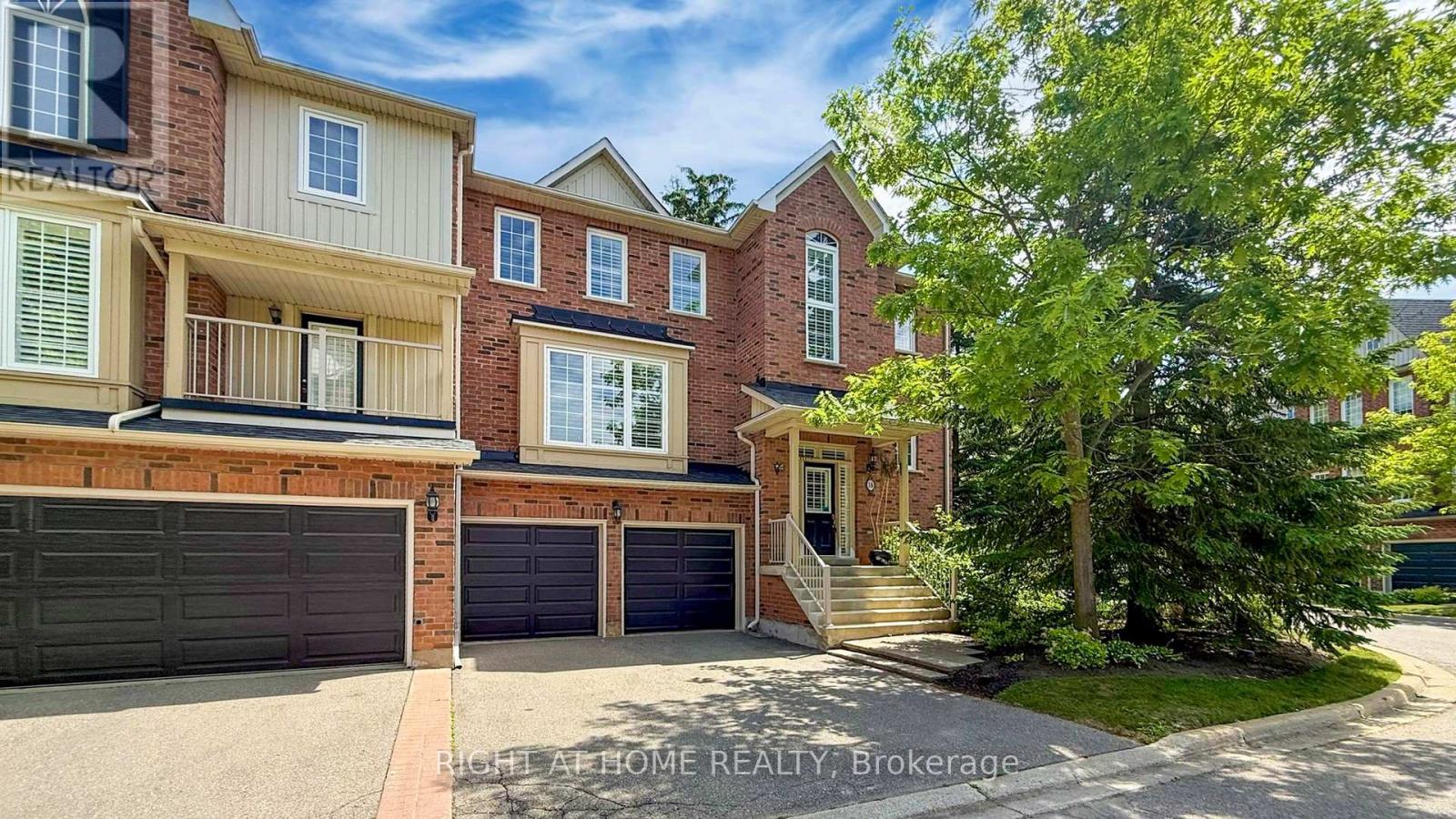 Property at 18 - 100 ELGIN MILLS ROAD W image 1
