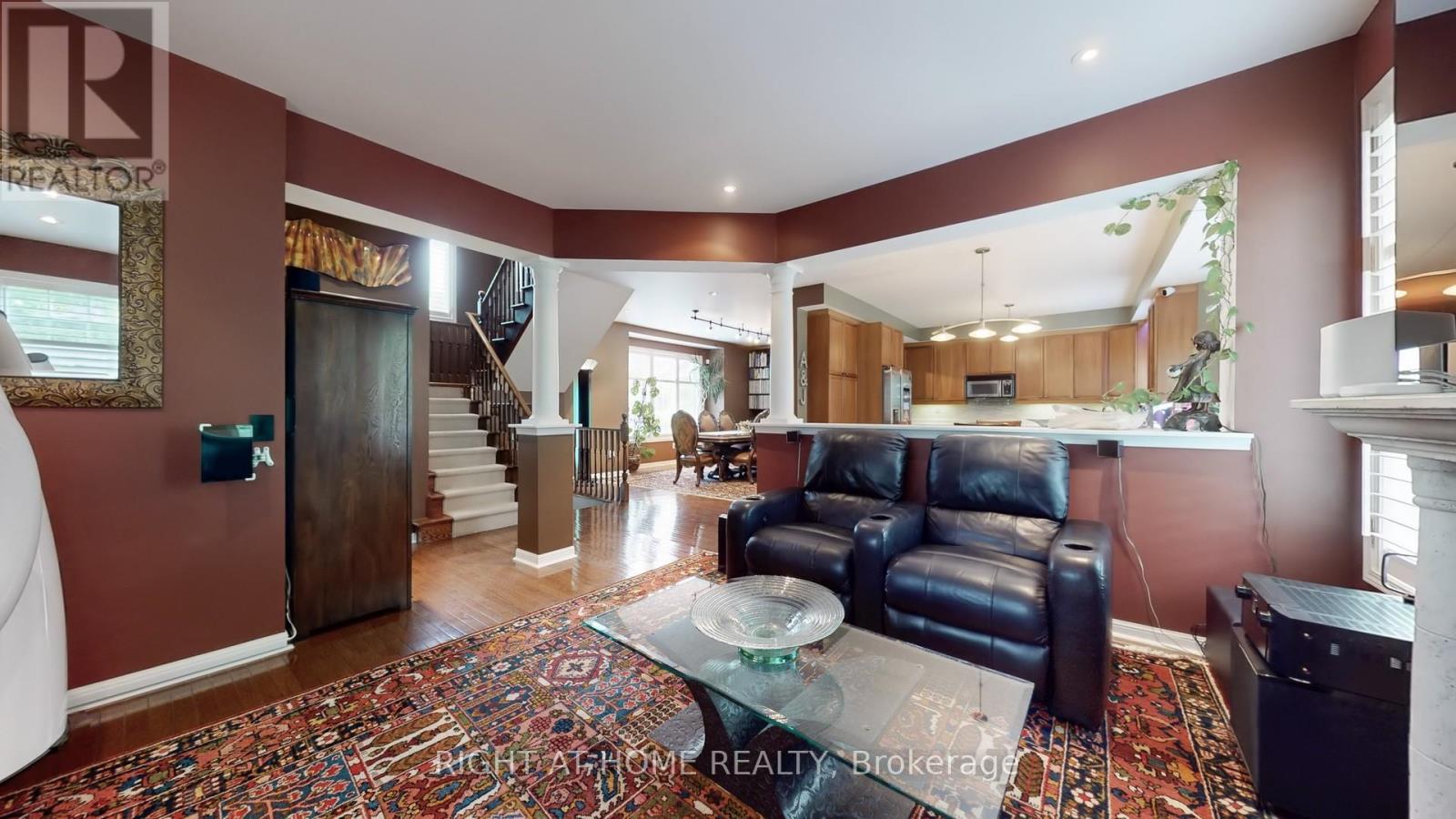 Property at 18 - 100 ELGIN MILLS ROAD W image 4