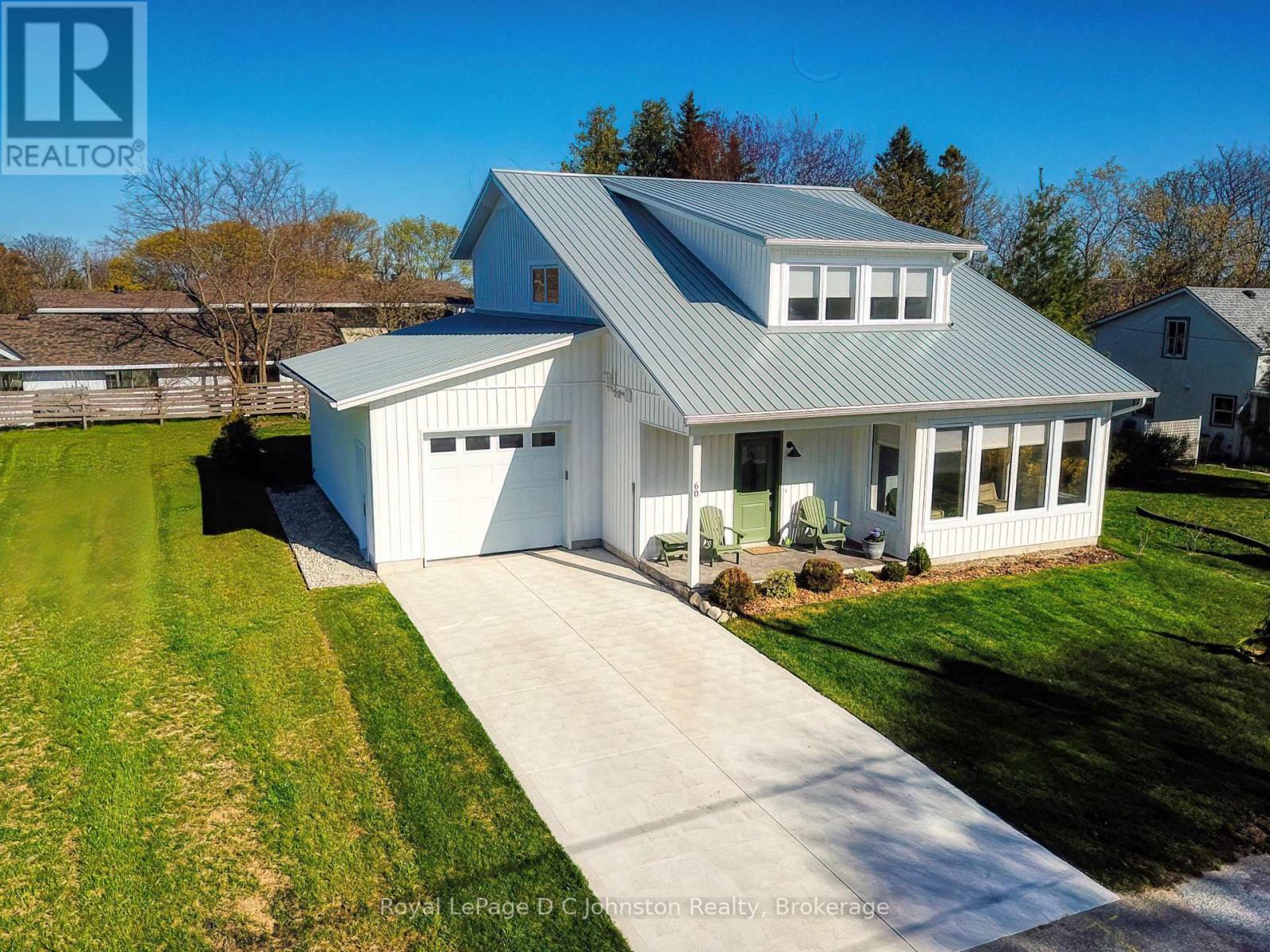 60 Water Street, Saugeen Shores, Ontario  N0H 2L0 - Photo 2 - X12246215
