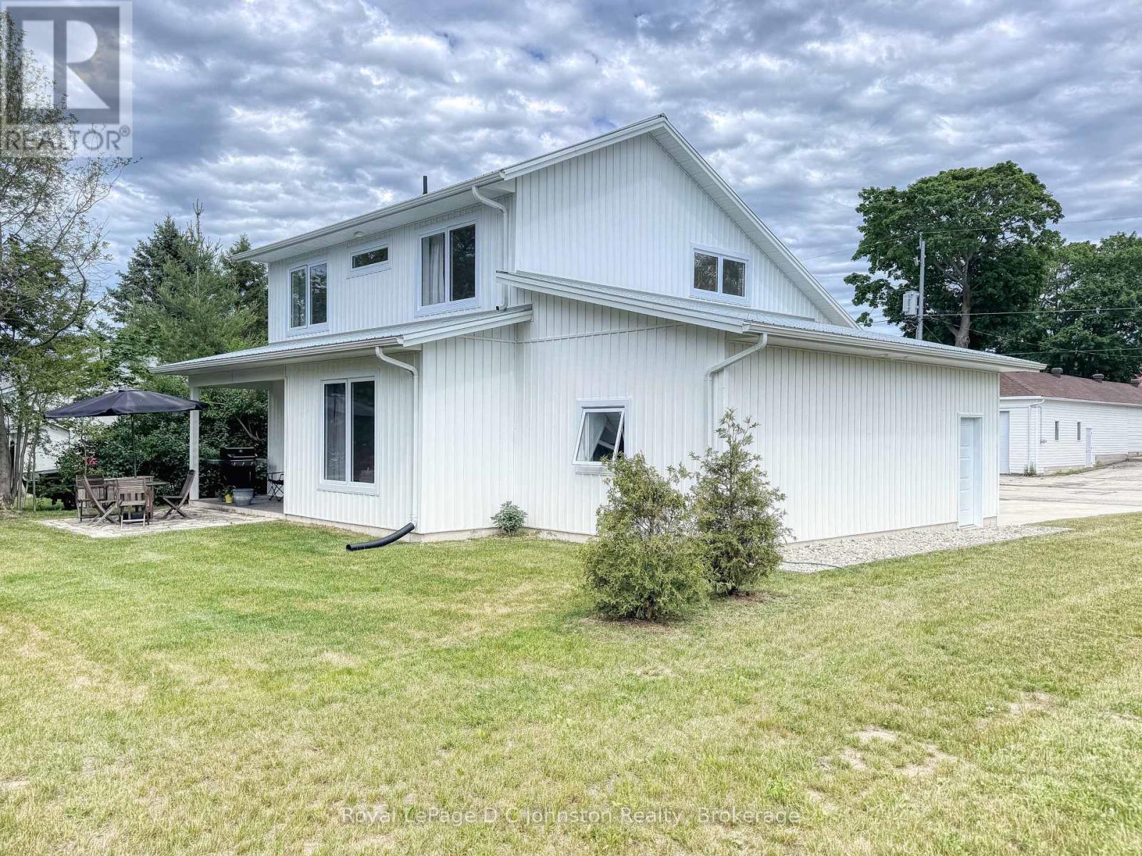 60 Water Street, Saugeen Shores, Ontario  N0H 2L0 - Photo 6 - X12246215