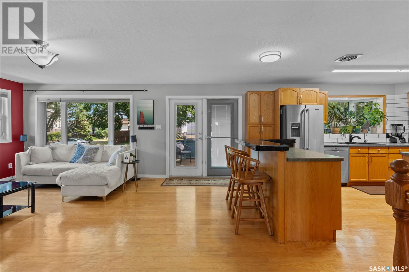 Property at 2440 Francis STREET image 2