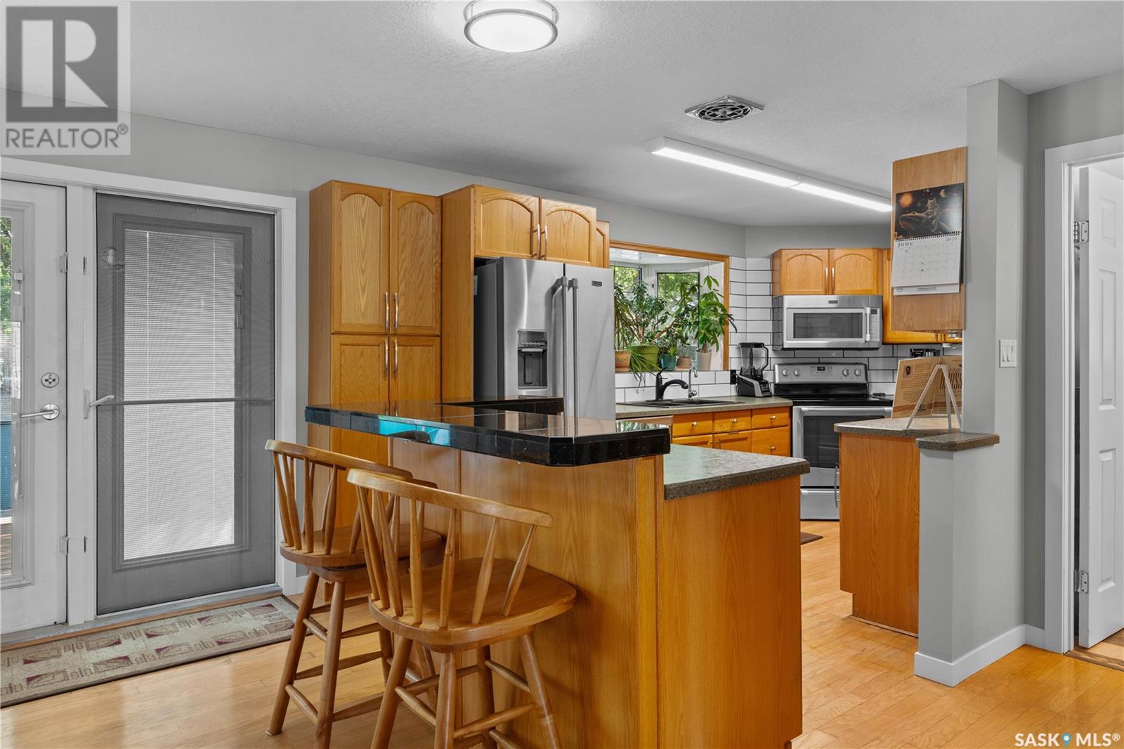 Property at 2440 Francis STREET image 3