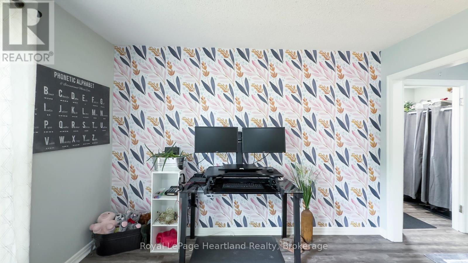 23 - 23 St Charles Square, Huron East, Ontario  N0M 1L0 - Photo 10 - X12246225