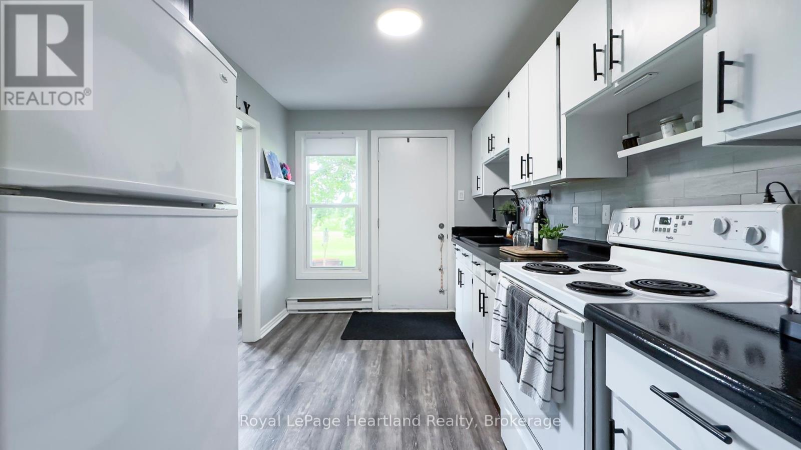 23 - 23 St Charles Square, Huron East, Ontario  N0M 1L0 - Photo 18 - X12246225