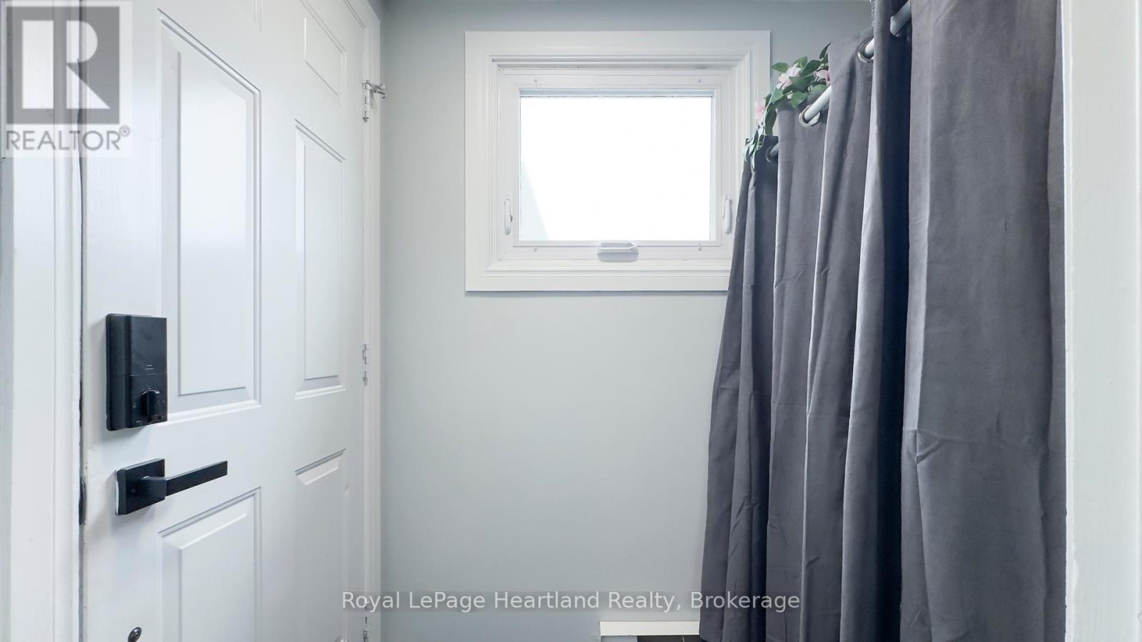 23 - 23 St Charles Square, Huron East, Ontario  N0M 1L0 - Photo 5 - X12246225