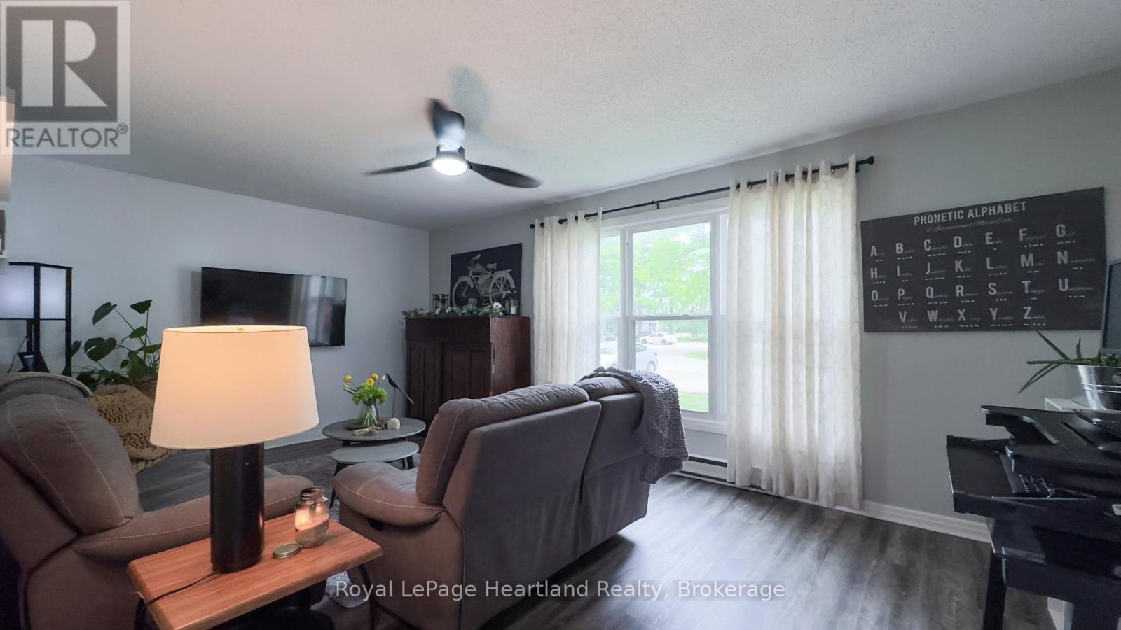 23 - 23 St Charles Square, Huron East, Ontario  N0M 1L0 - Photo 7 - X12246225