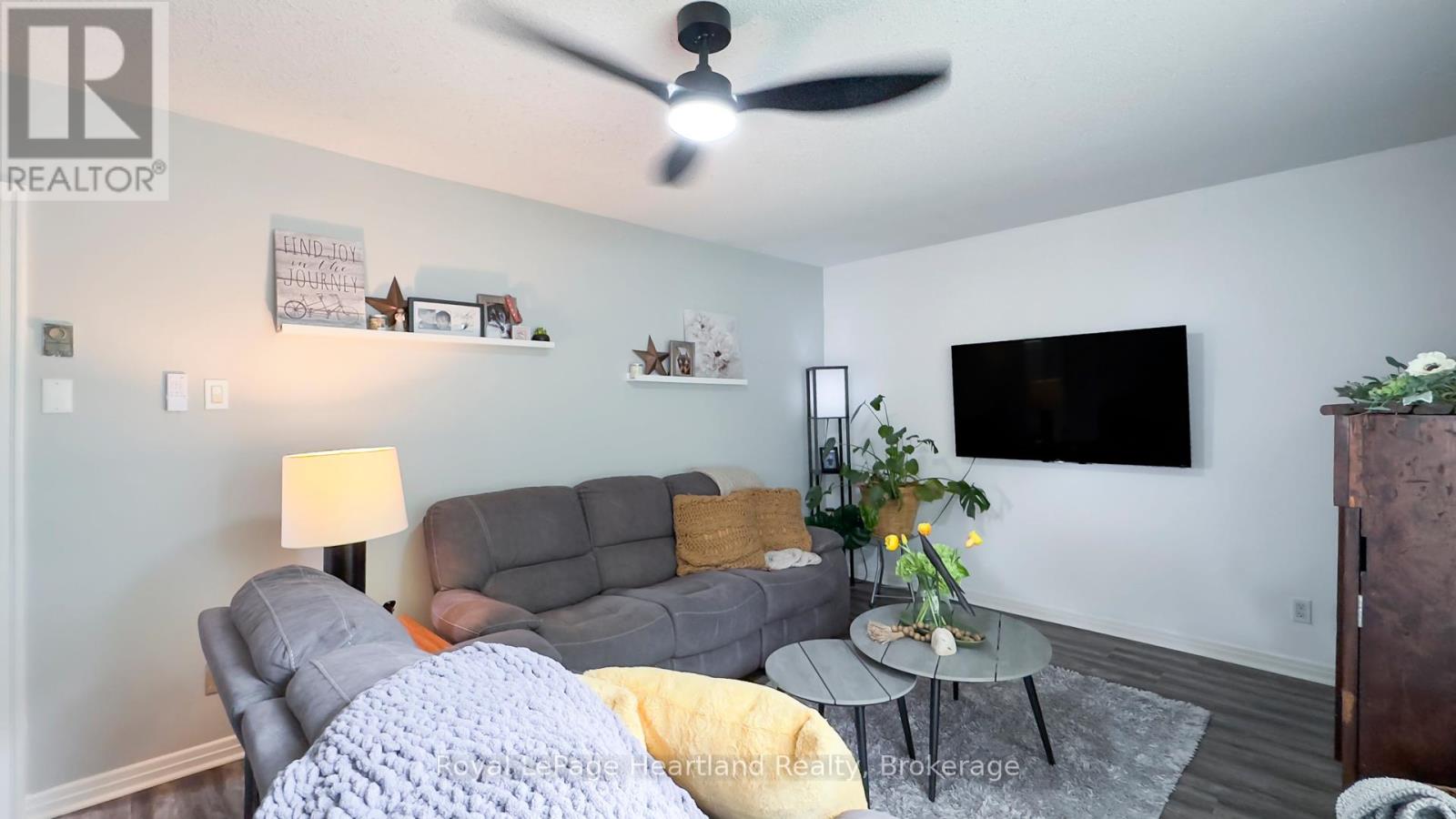 23 - 23 St Charles Square, Huron East, Ontario  N0M 1L0 - Photo 9 - X12246225