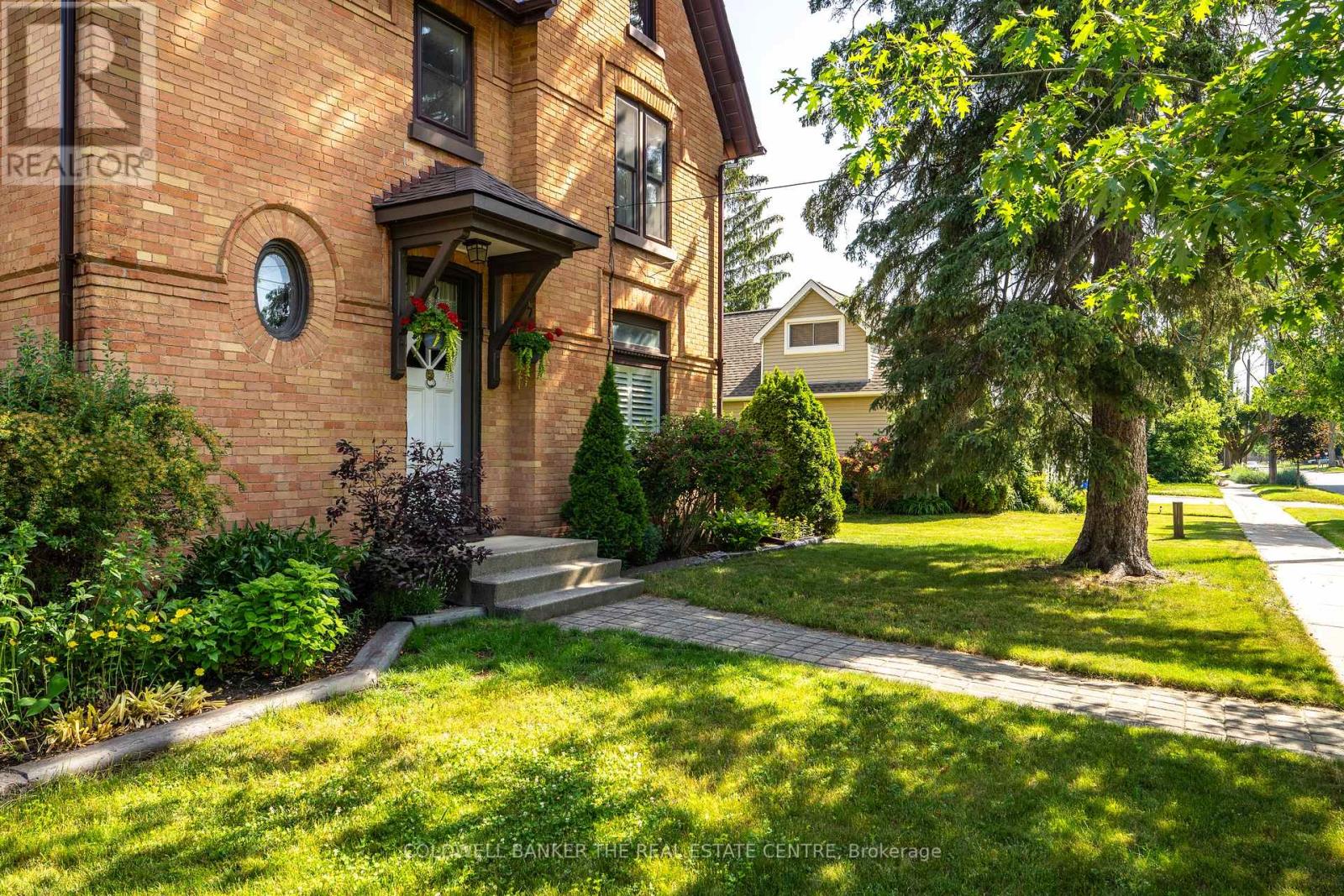 Property at 102 WELLINGTON STREET E image 4