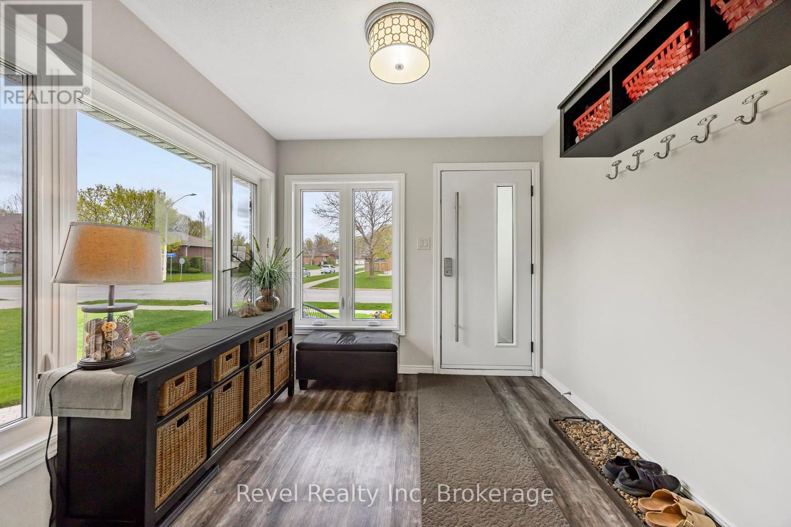 Property at 894 MONTREAL STREET image 3
