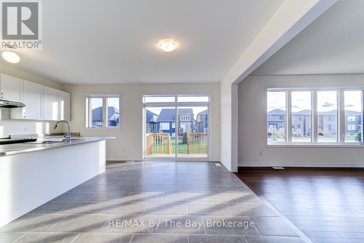 162 Mapleside Drive, Wasaga Beach, Ontario  L9Z 0L4 - Photo 10 - S12246276