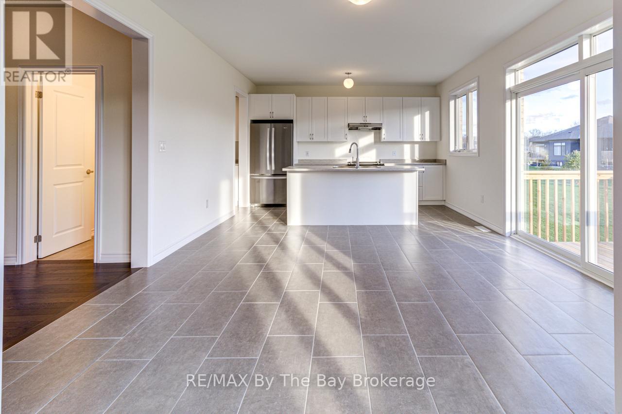 162 Mapleside Drive, Wasaga Beach, Ontario  L9Z 0L4 - Photo 13 - S12246276