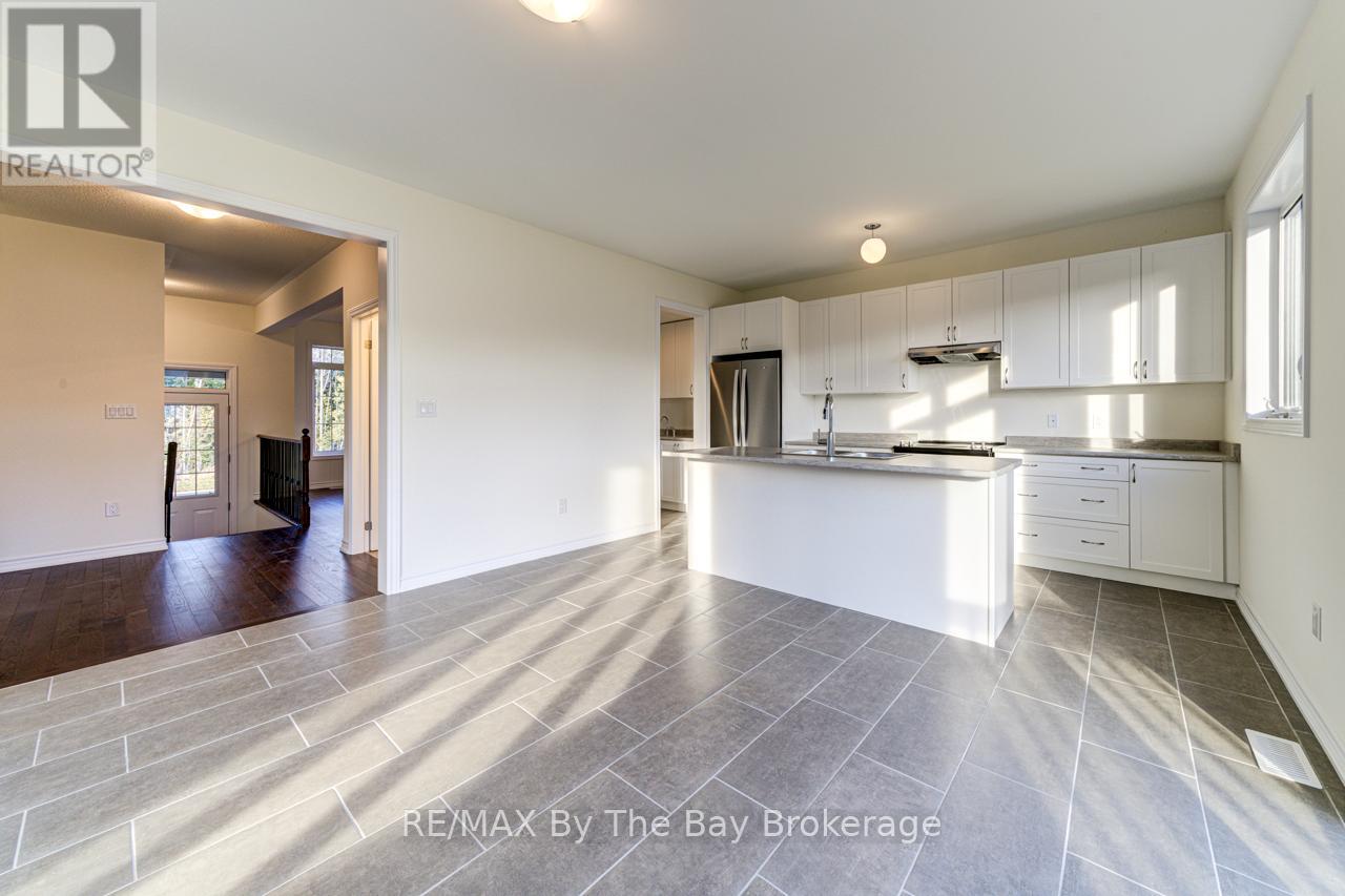 162 Mapleside Drive, Wasaga Beach, Ontario  L9Z 0L4 - Photo 14 - S12246276