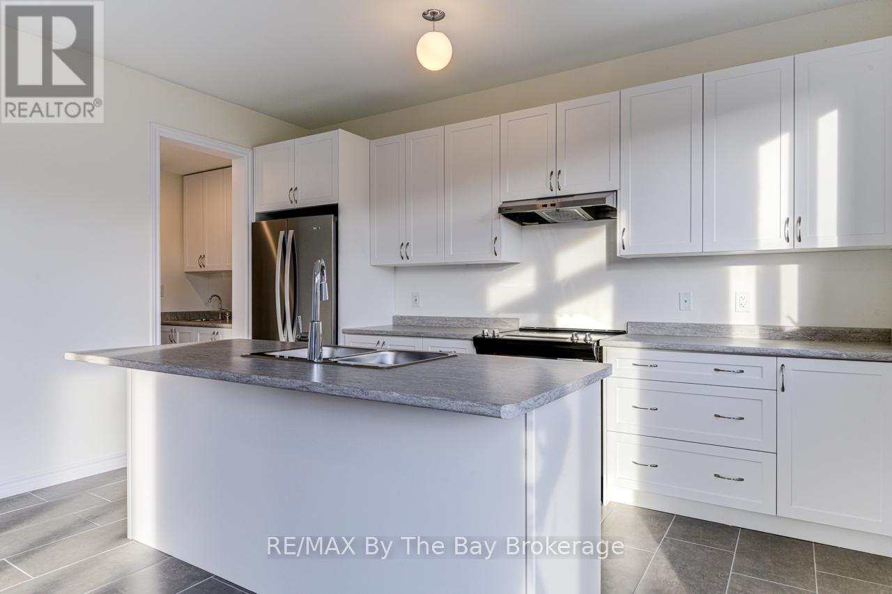 162 Mapleside Drive, Wasaga Beach, Ontario  L9Z 0L4 - Photo 15 - S12246276