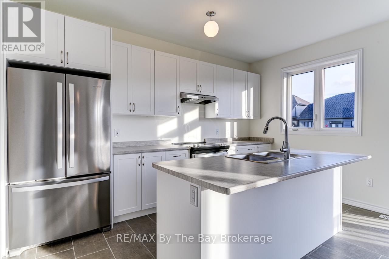 162 Mapleside Drive, Wasaga Beach, Ontario  L9Z 0L4 - Photo 16 - S12246276