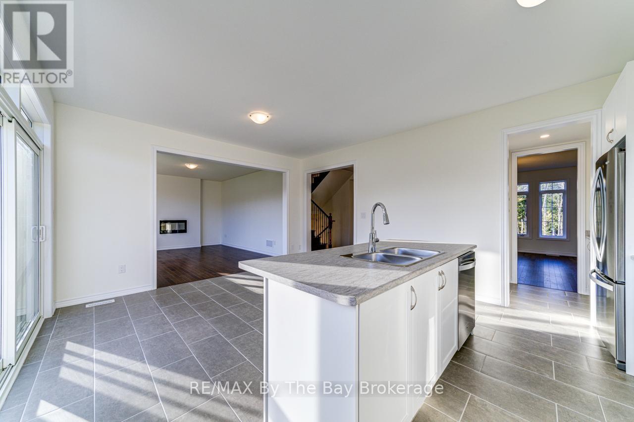 162 Mapleside Drive, Wasaga Beach, Ontario  L9Z 0L4 - Photo 17 - S12246276