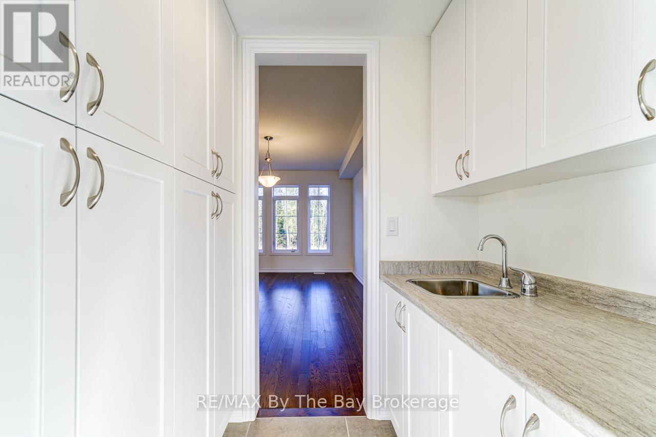 162 Mapleside Drive, Wasaga Beach, Ontario  L9Z 0L4 - Photo 18 - S12246276
