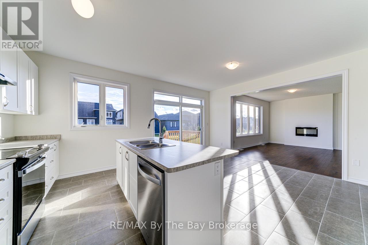 162 Mapleside Drive, Wasaga Beach, Ontario  L9Z 0L4 - Photo 19 - S12246276