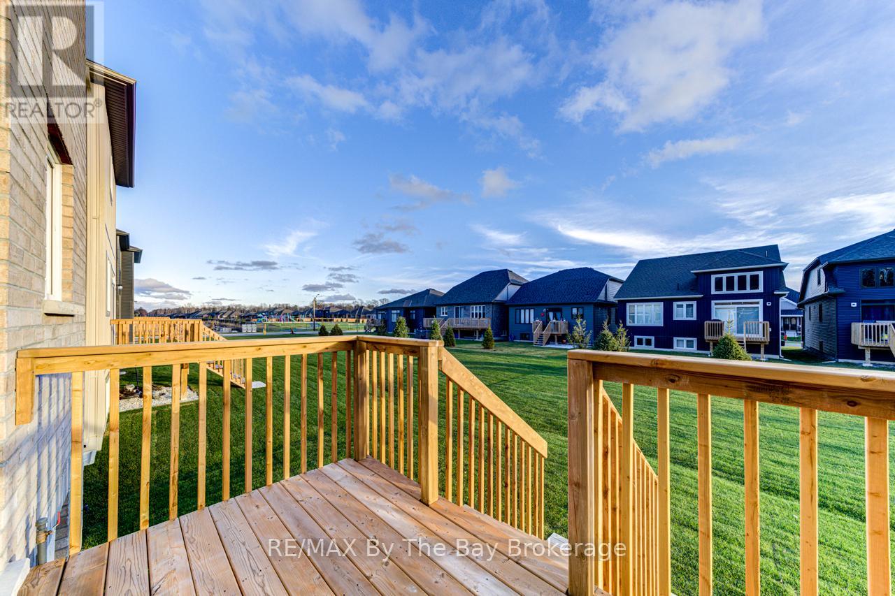 162 Mapleside Drive, Wasaga Beach, Ontario  L9Z 0L4 - Photo 41 - S12246276