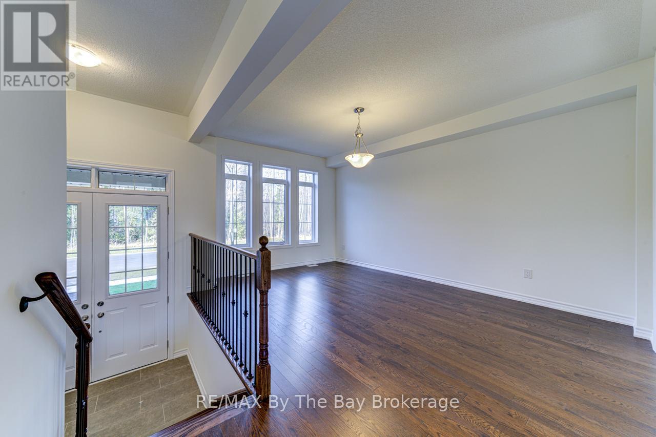 162 Mapleside Drive, Wasaga Beach, Ontario  L9Z 0L4 - Photo 5 - S12246276