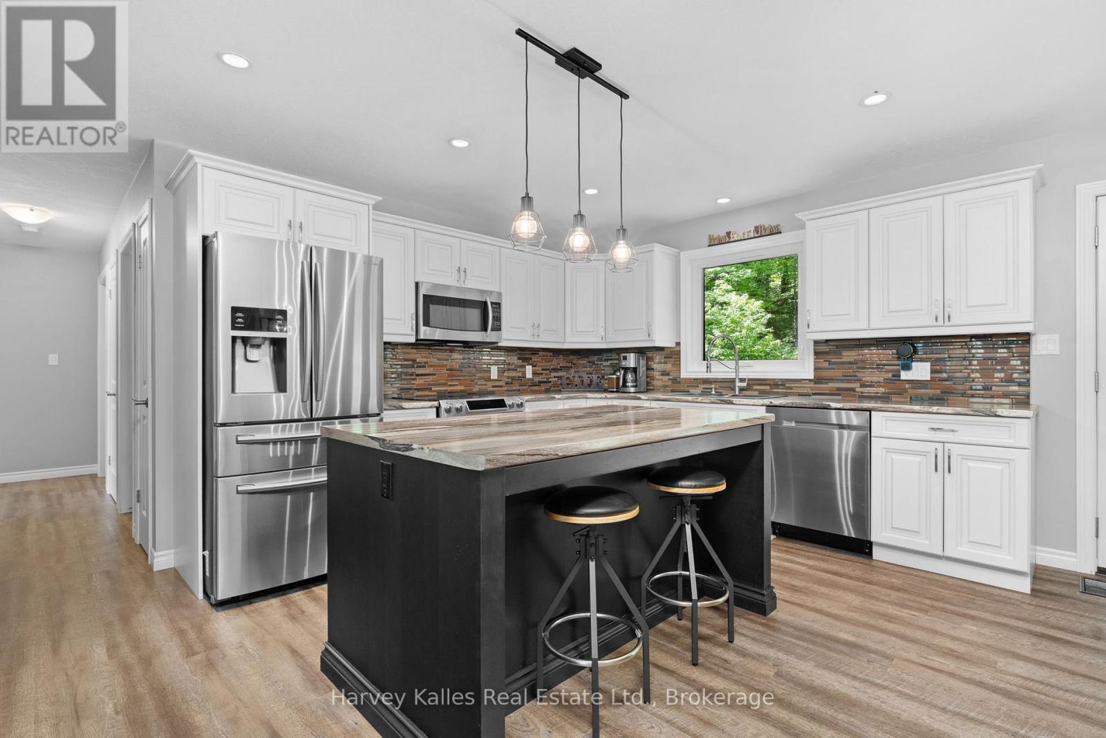 142 Allensville Road, Huntsville, Ontario P0B 1M0 - Photo 11 - X12246261