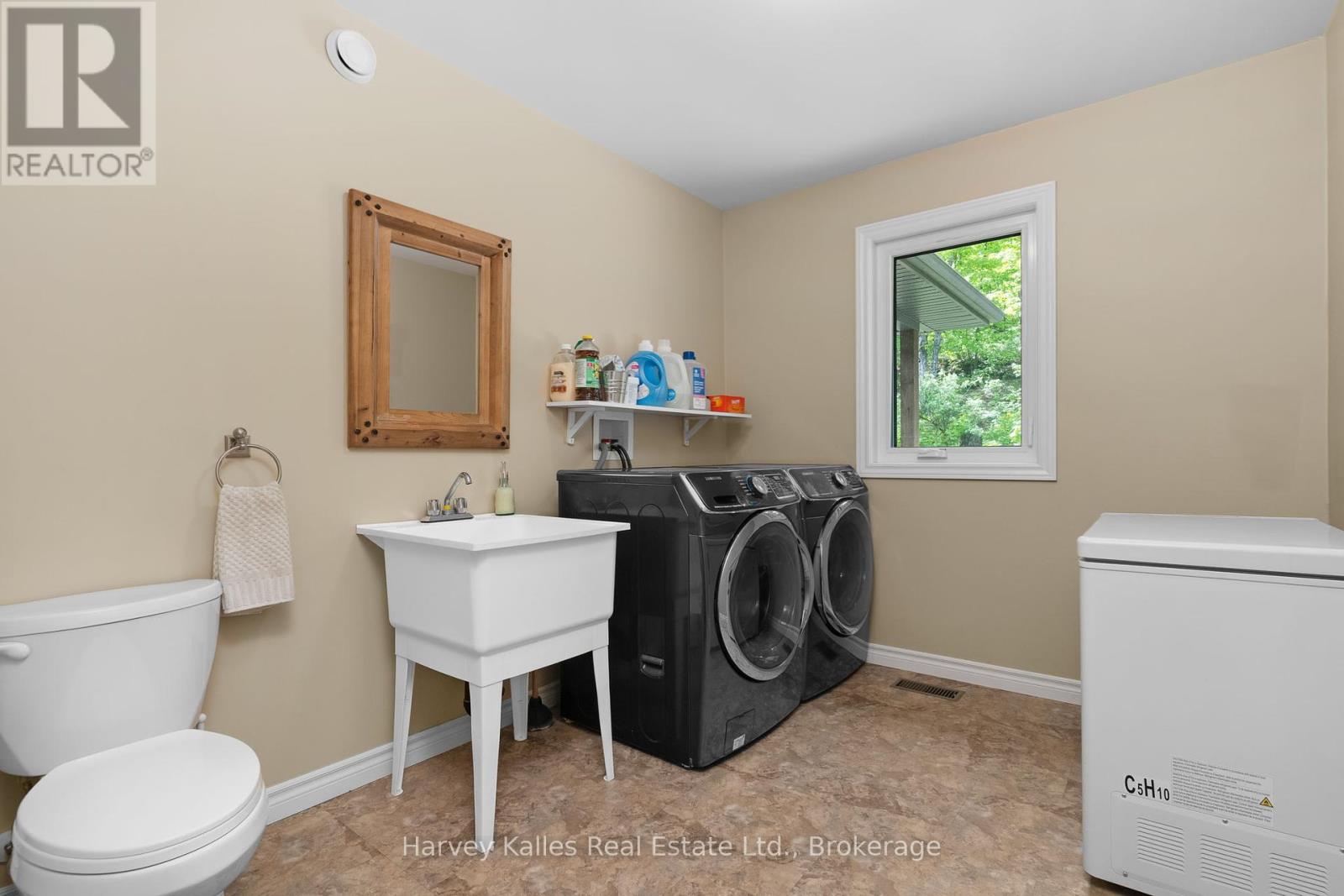 142 Allensville Road, Huntsville, Ontario P0B 1M0 - Photo 19 - X12246261