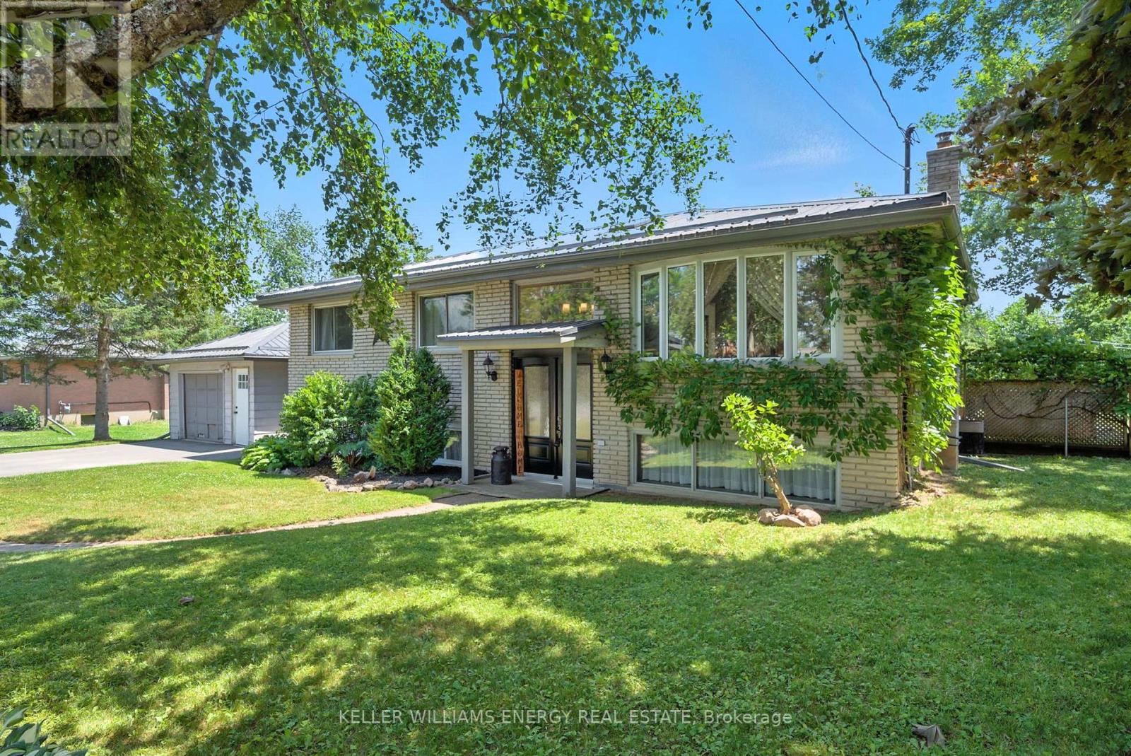 Property at 685 YOUNG STREET image 1