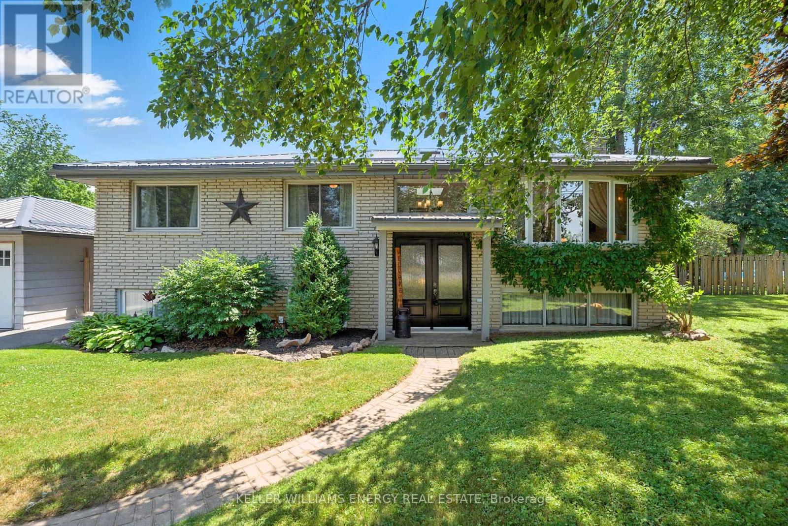 Property at 685 YOUNG STREET image 3