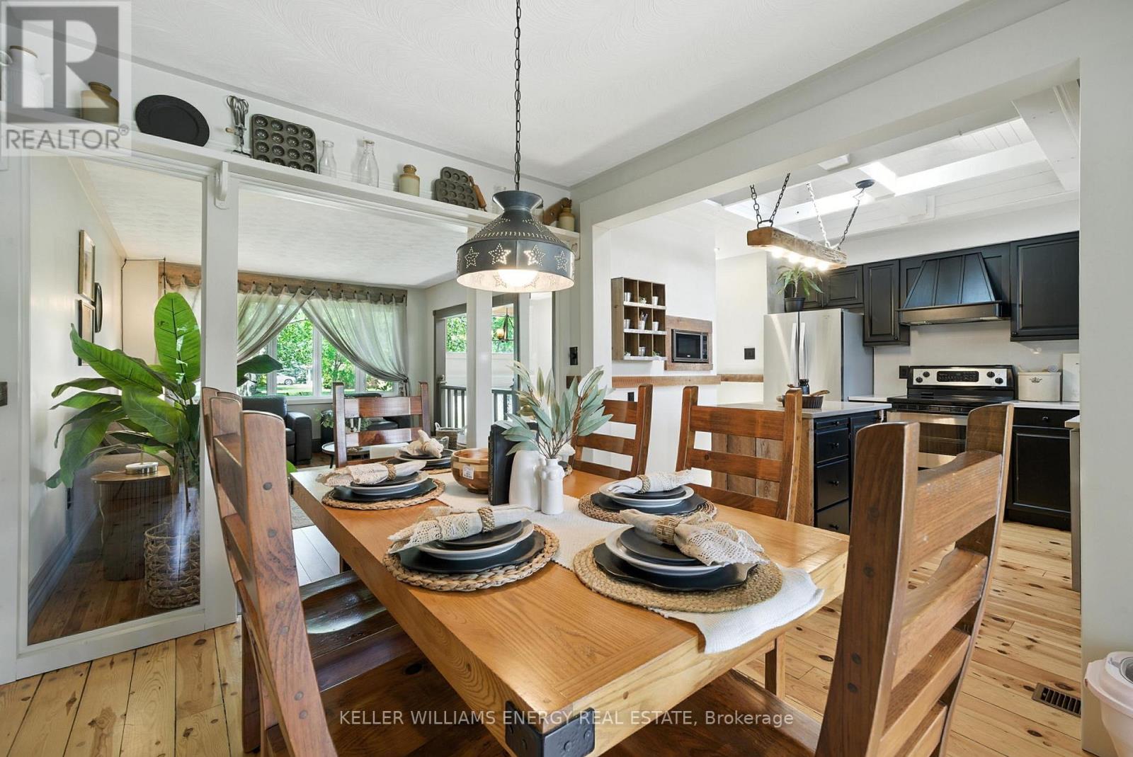 Property at 685 YOUNG STREET image 4