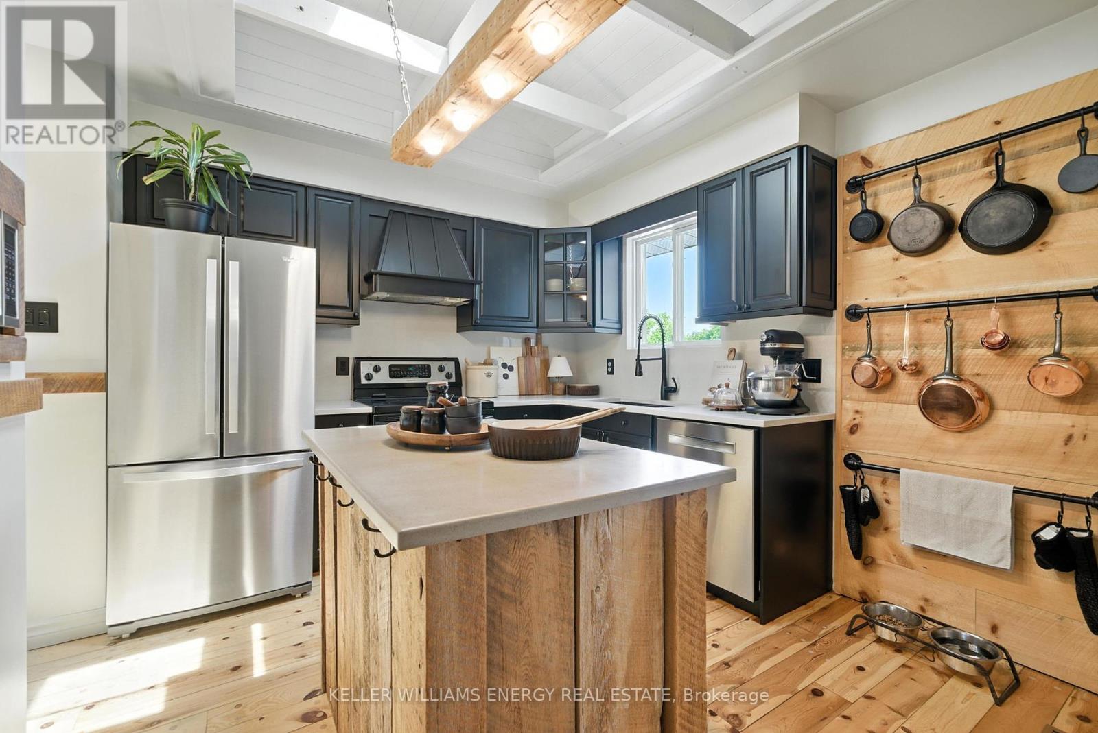 Property at 685 YOUNG STREET image 5