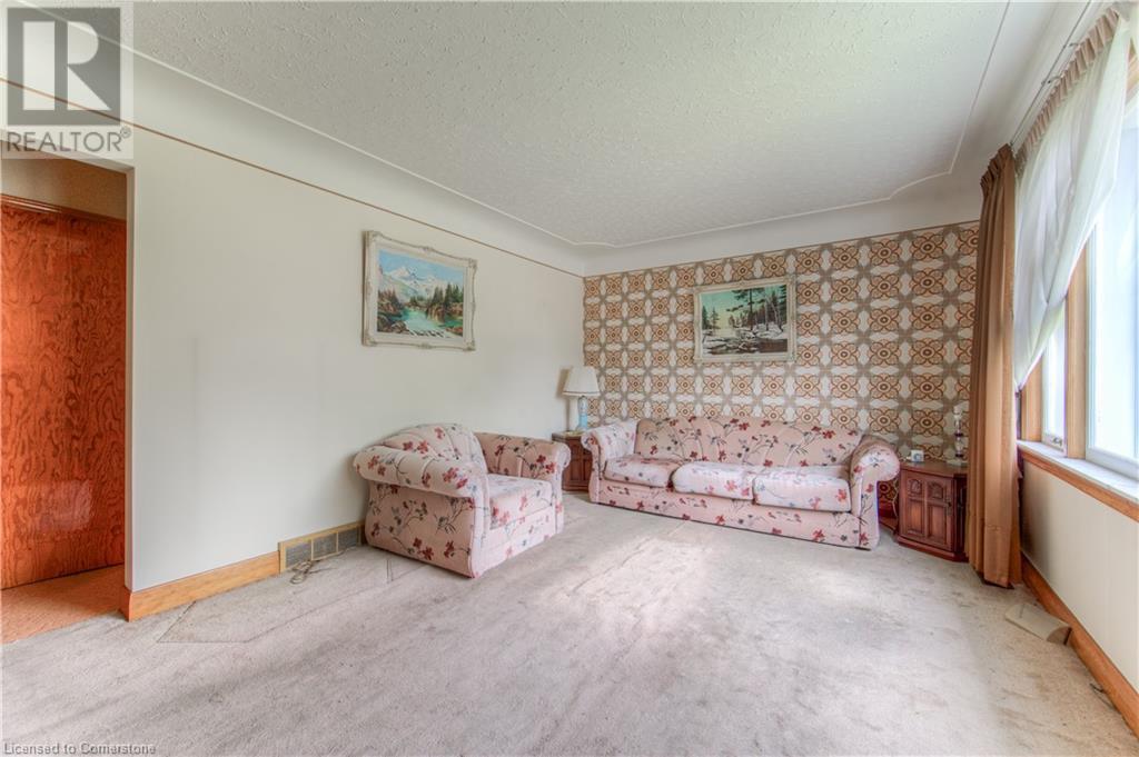 Property at 48 ENGLEWOOD Place image 4