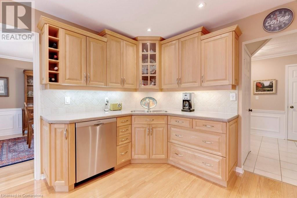 2251 Mansfield Drive, Burlington, Ontario  L7P 3J3 - Photo 12 - 40743249