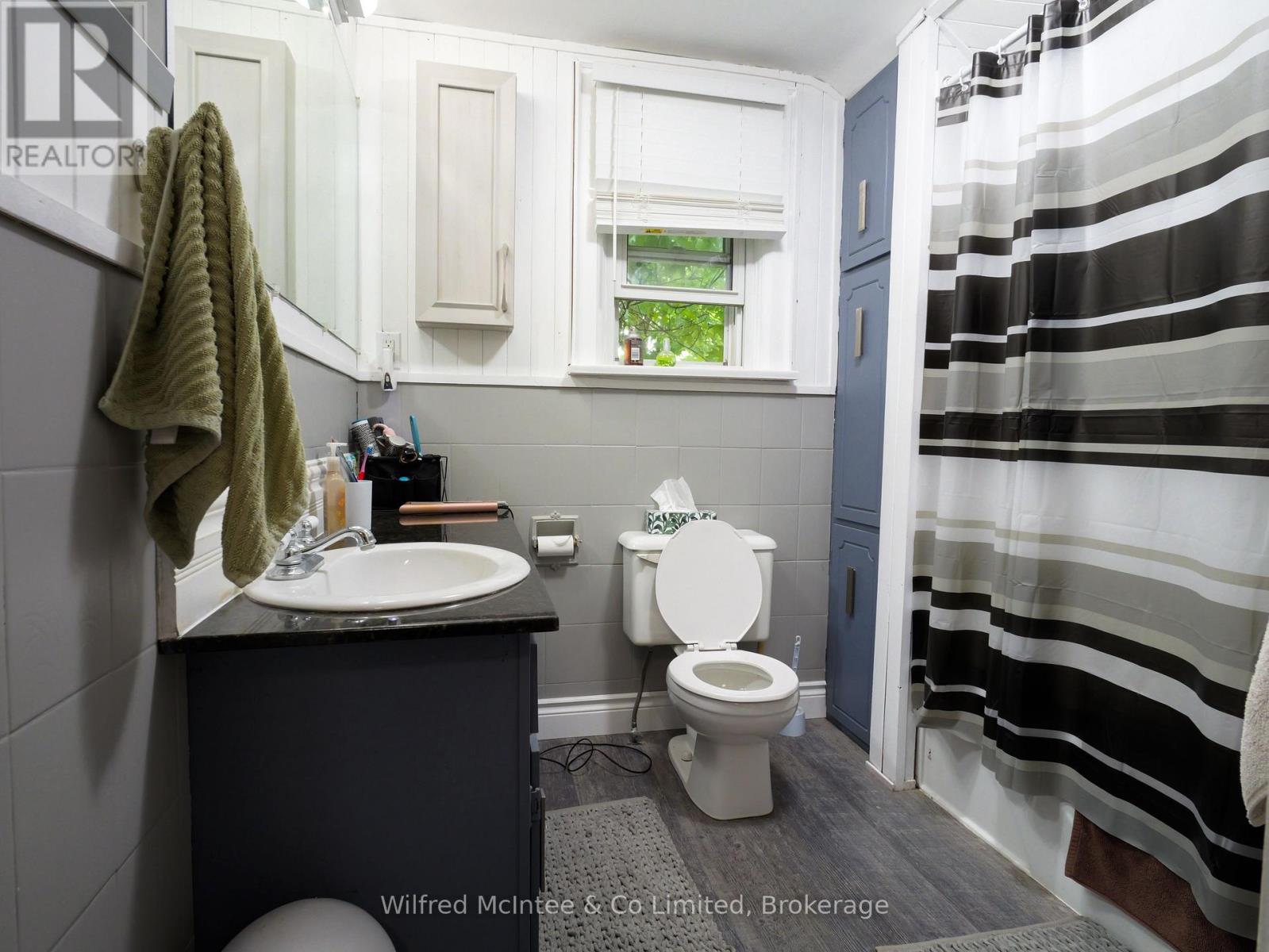 304 Napier Street, Brockton, Ontario  N0G 2V0 - Photo 12 - X12236357