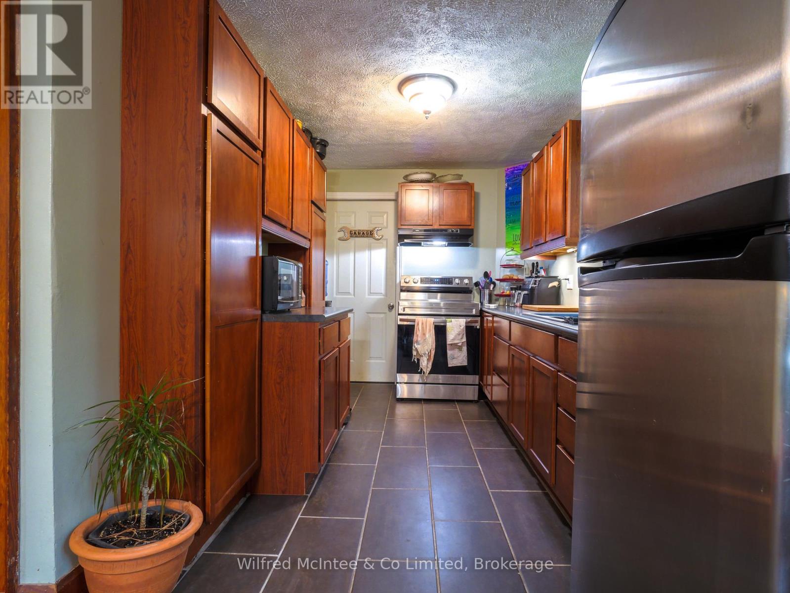 304 Napier Street, Brockton, Ontario  N0G 2V0 - Photo 6 - X12236357