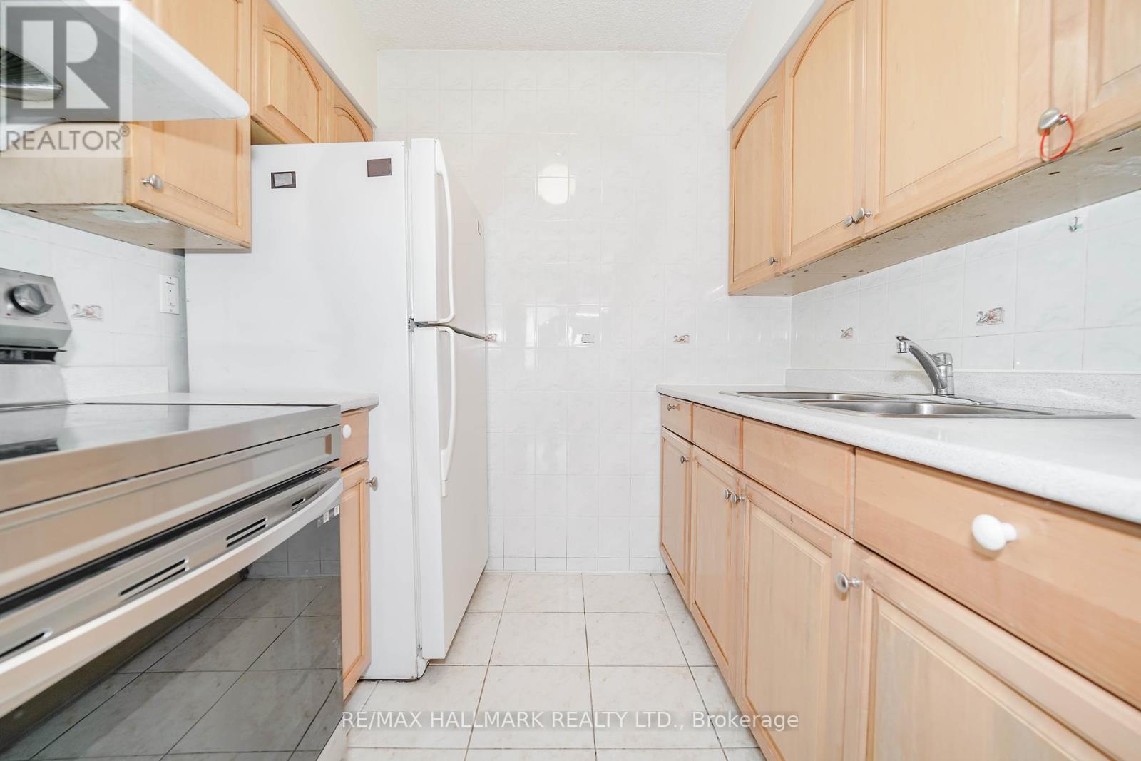 411 - 50 Lotherton Pathway, Toronto, Ontario  M6B 2G7 - Photo 12 - W12246294