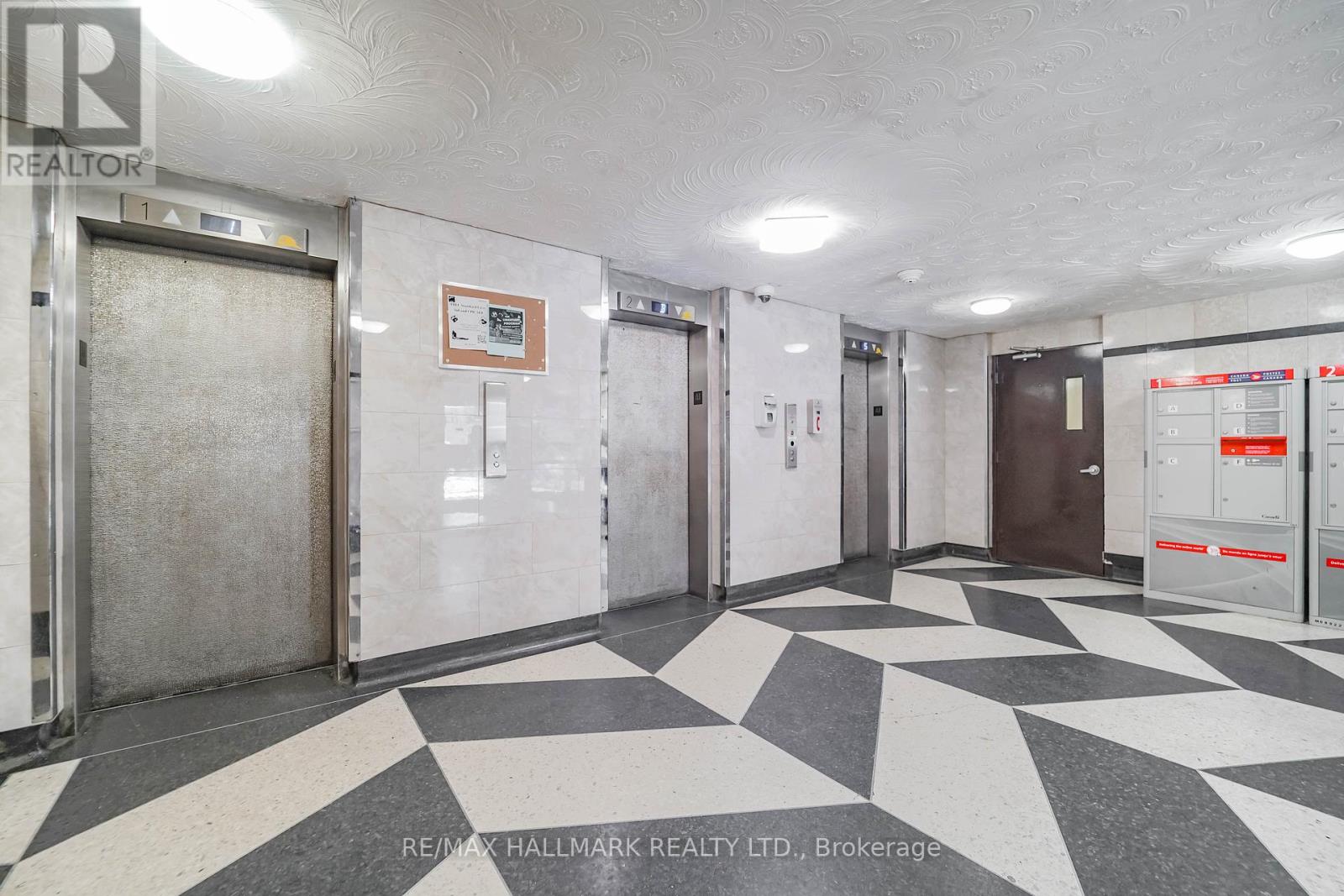 Property at 411 - 50 LOTHERTON PATHWAY image 3