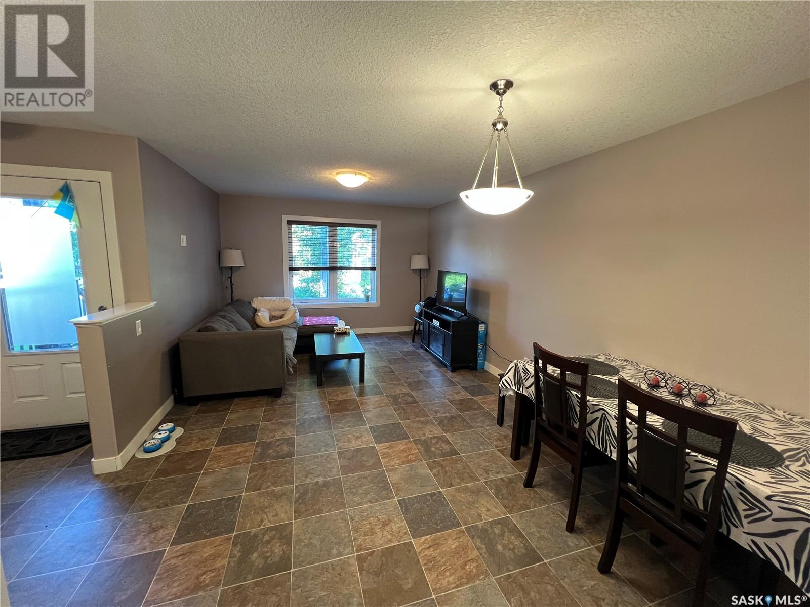 Property at 2112 Princess STREET image 4