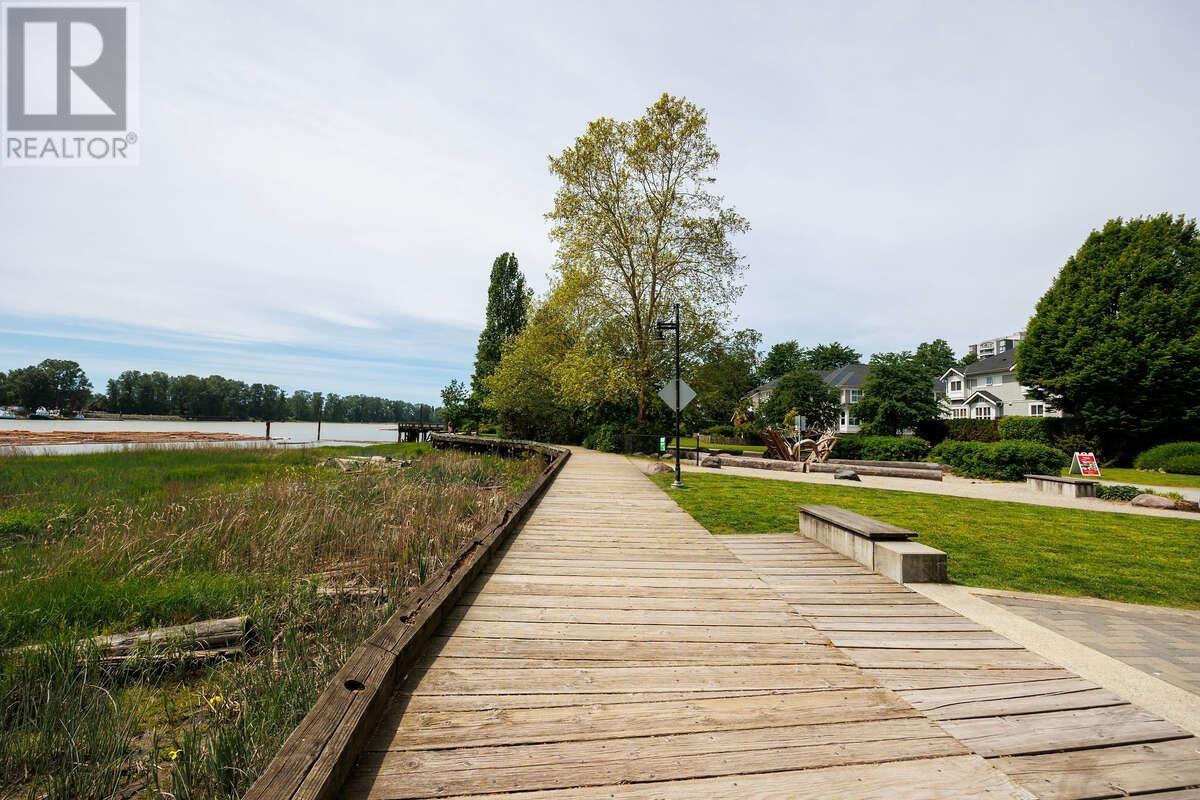 Listing Picture 33 of 36 : 202 2250 SE MARINE DRIVE, Vancouver / 溫哥華 - 魯藝地產 Yvonne Lu Group - MLS Medallion Club Member