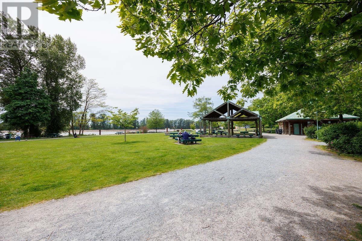 Listing Picture 35 of 36 : 202 2250 SE MARINE DRIVE, Vancouver / 溫哥華 - 魯藝地產 Yvonne Lu Group - MLS Medallion Club Member