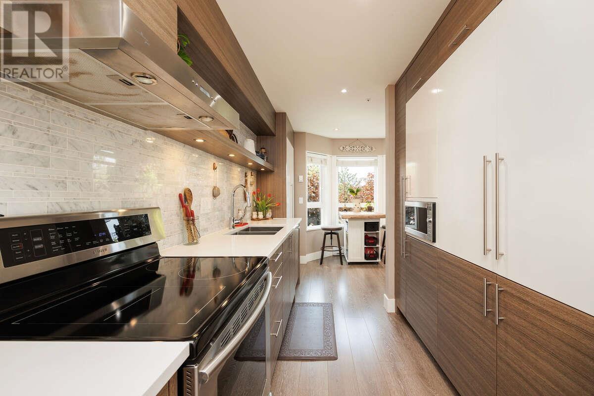 Listing Picture 4 of 36 : 202 2250 SE MARINE DRIVE, Vancouver / 溫哥華 - 魯藝地產 Yvonne Lu Group - MLS Medallion Club Member