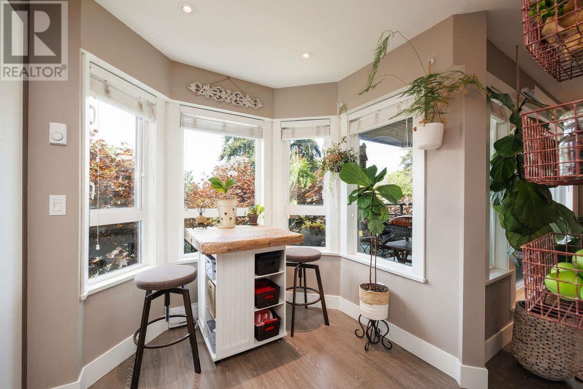 Listing Picture 2 of 36 : 202 2250 SE MARINE DRIVE, Vancouver / 溫哥華 - 魯藝地產 Yvonne Lu Group - MLS Medallion Club Member