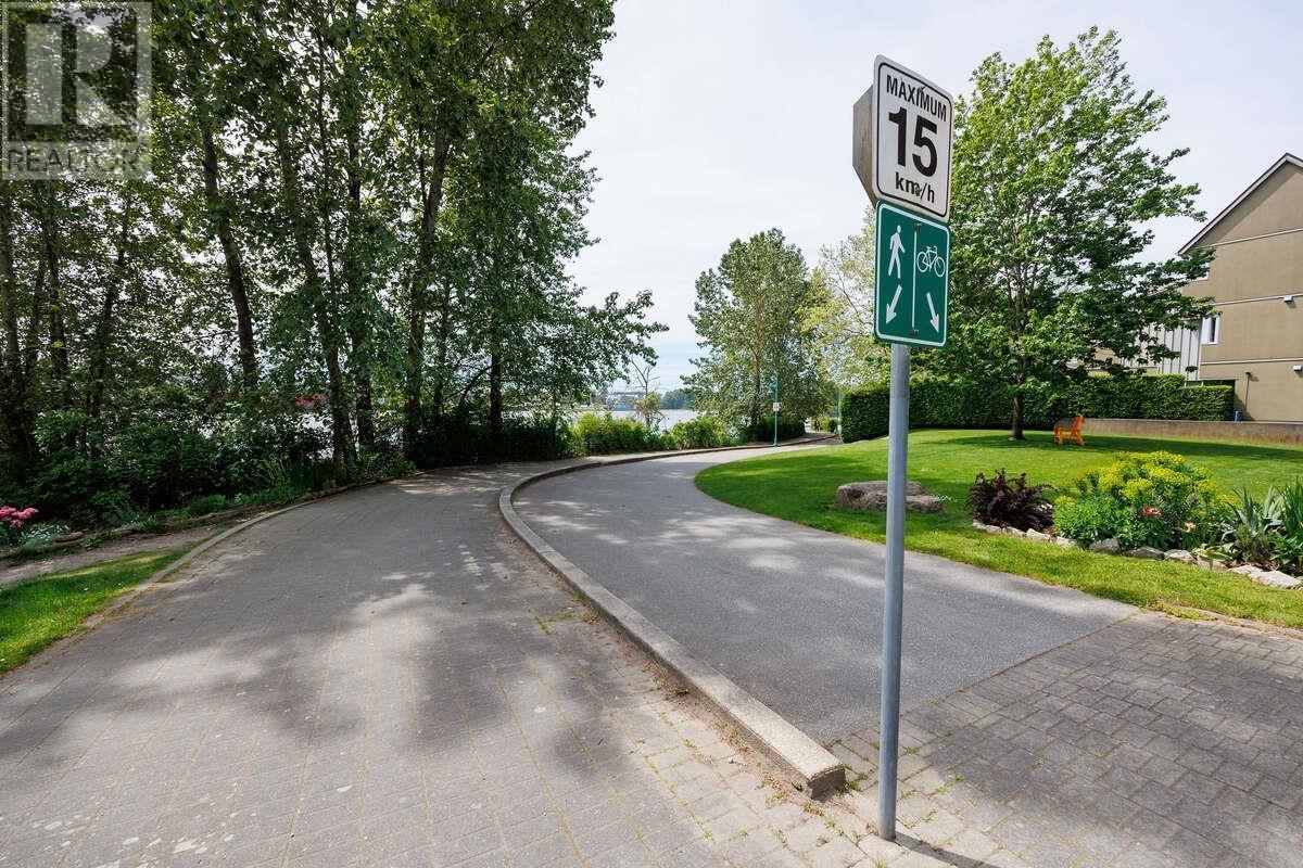 Listing Picture 31 of 36 : 202 2250 SE MARINE DRIVE, Vancouver / 溫哥華 - 魯藝地產 Yvonne Lu Group - MLS Medallion Club Member