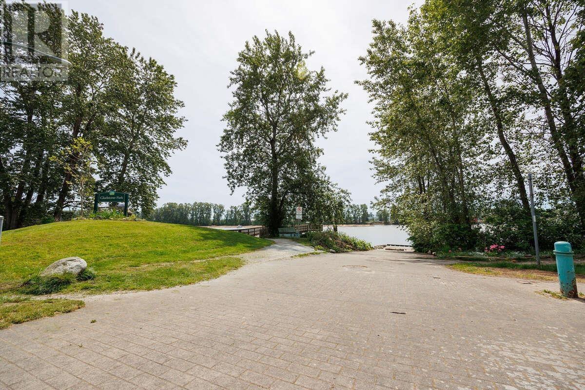 Listing Picture 30 of 36 : 202 2250 SE MARINE DRIVE, Vancouver / 溫哥華 - 魯藝地產 Yvonne Lu Group - MLS Medallion Club Member