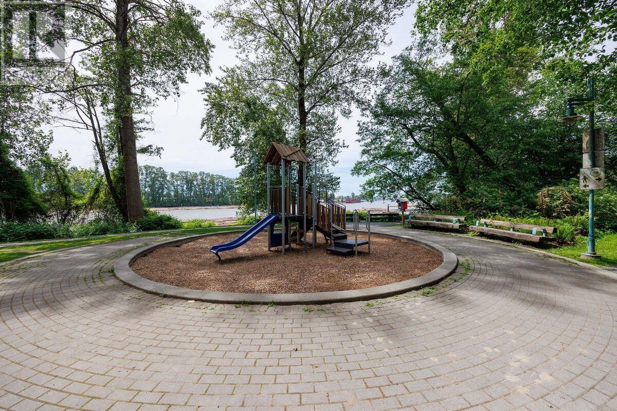 Listing Picture 32 of 36 : 202 2250 SE MARINE DRIVE, Vancouver / 溫哥華 - 魯藝地產 Yvonne Lu Group - MLS Medallion Club Member