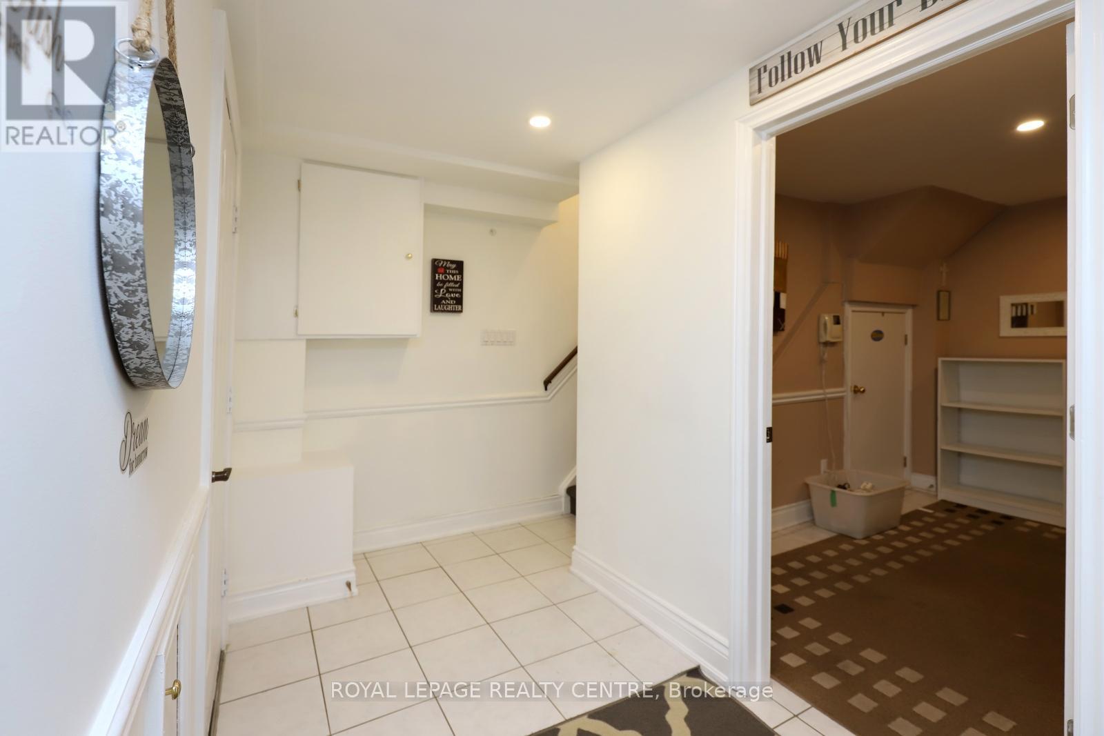 598 Pilcom Court, Mississauga, Ontario  L5B 4A3 - Photo 30 - W12246372