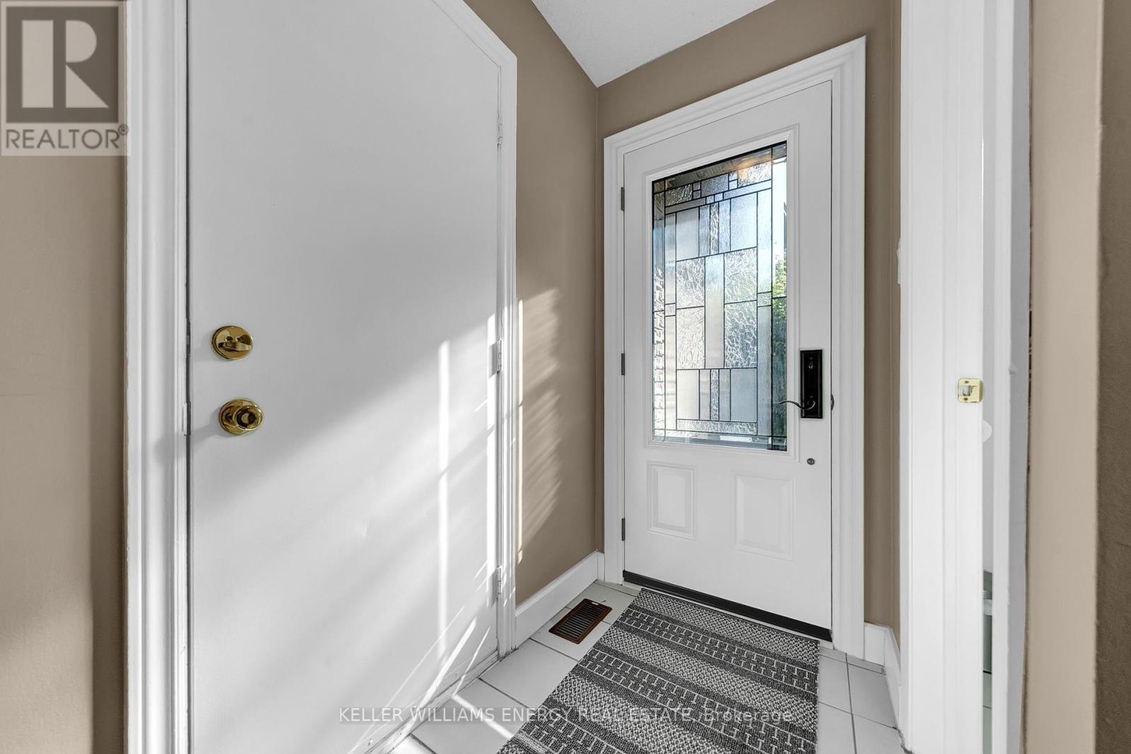 Property at 37 POOLTON CRESCENT image 4