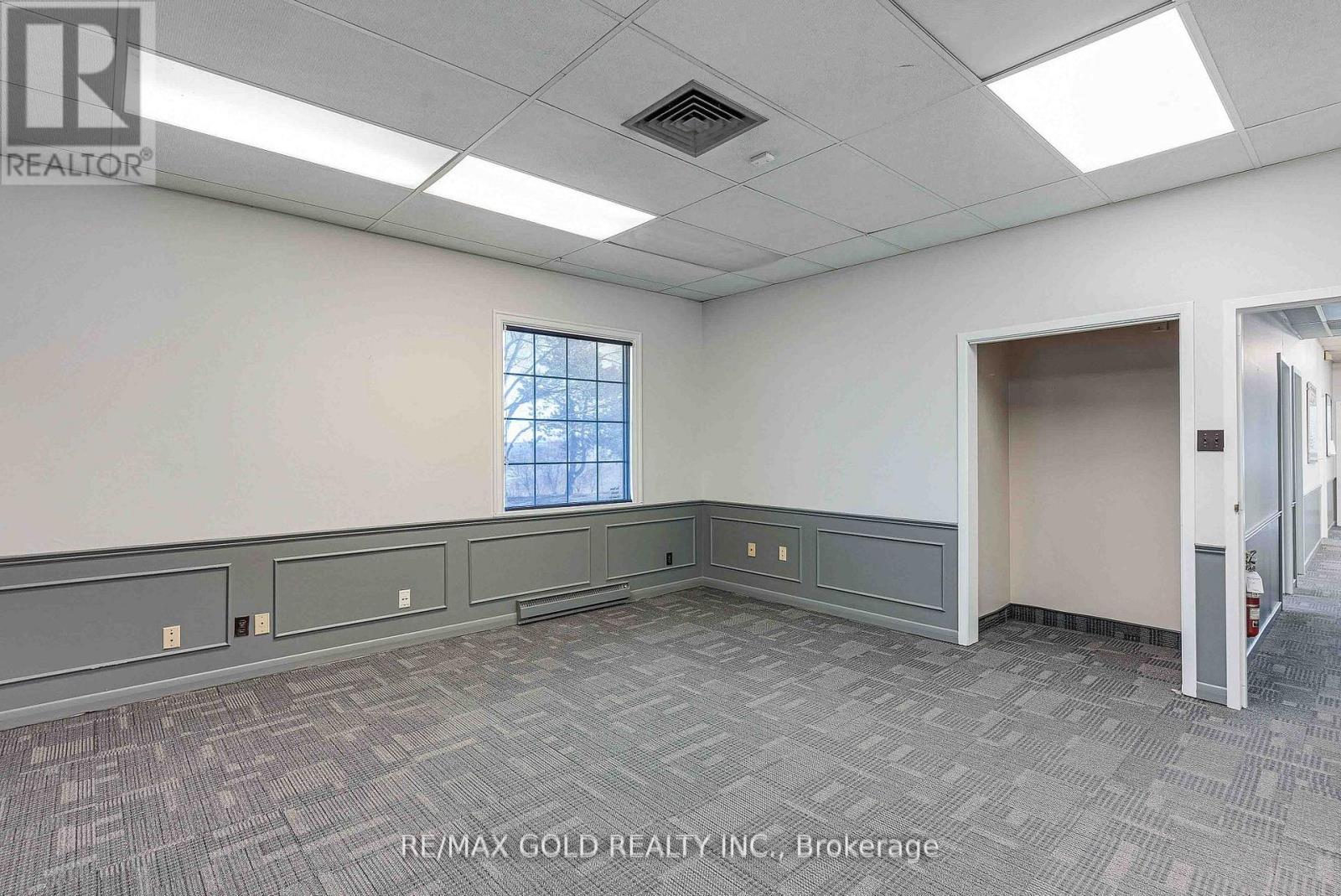 2109 Oxford Street E, London East, Ontario  N5V 2Z9 - Photo 7 - X12246412