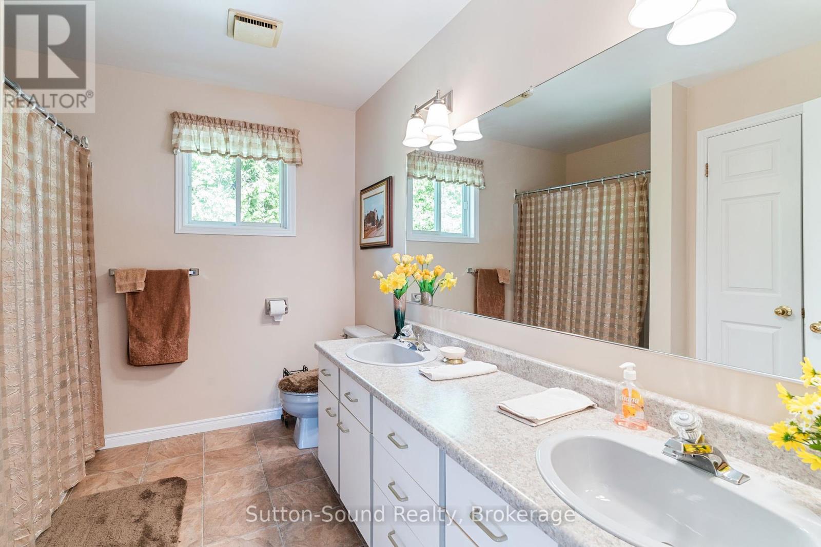168 Balmy Beach Road, Georgian Bluffs, Ontario  N4K 5N4 - Photo 19 - X12246418