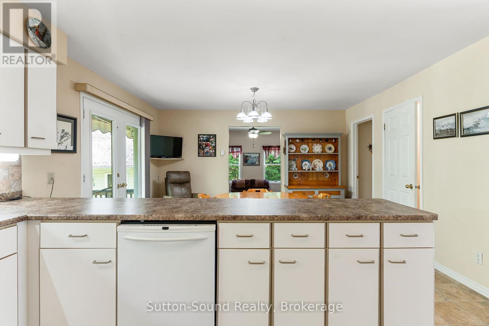 168 Balmy Beach Road, Georgian Bluffs, Ontario  N4K 5N4 - Photo 8 - X12246418